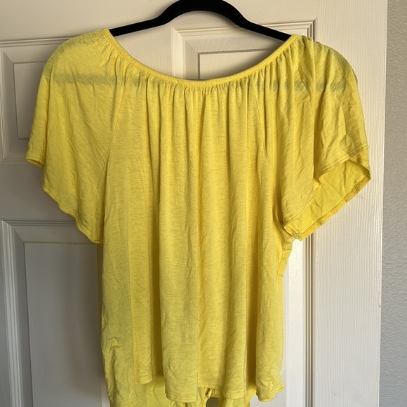 NWOT Kim & Cami flutter sleeve top - Picture 4 of 5